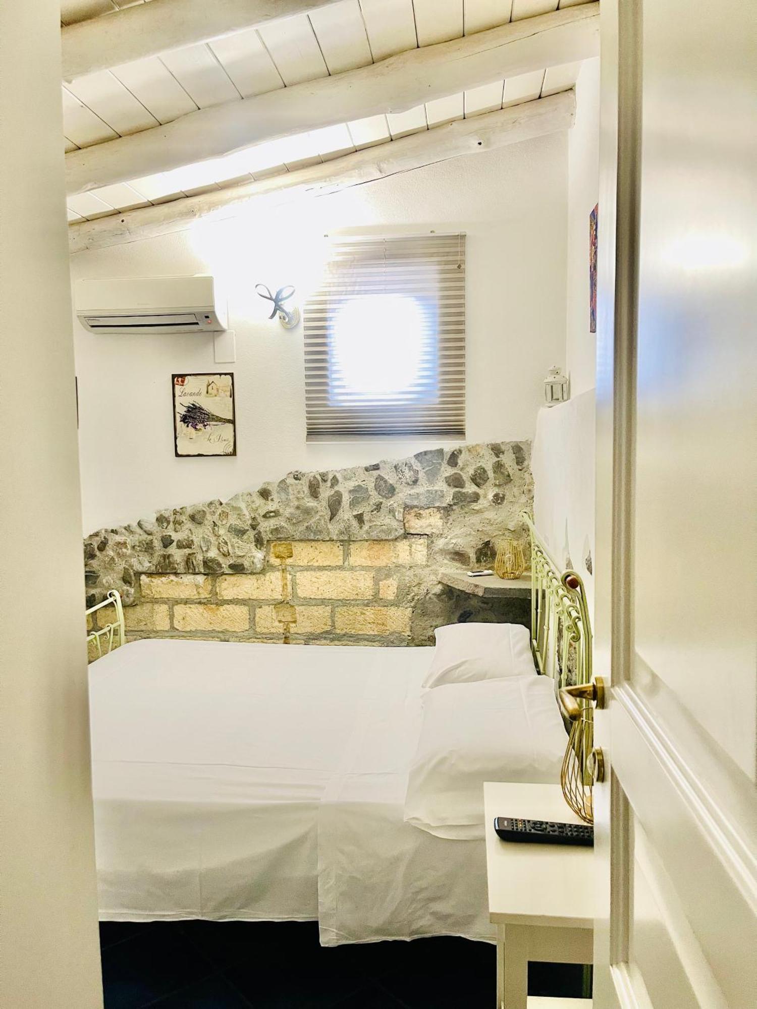 Bed and Breakfast Borgo Camicia In Barcellona Pozzo di Gotto Zimmer foto